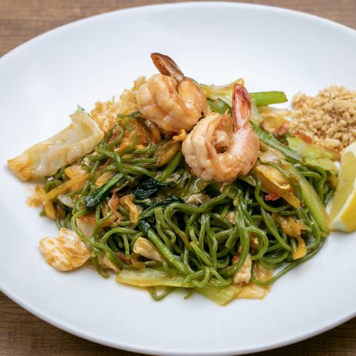 Thai yakisoba with jade noodles ★ Green pad thai
