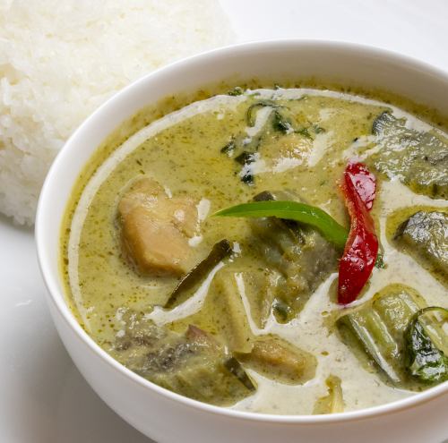 Green Curry (with chicken and eggplant) Gaeng Kyou Waan