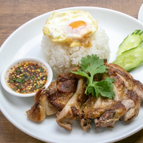 大山雞烤雞飯蓋嚴飯