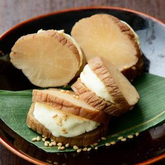 秋田名物！いぶりがっこクリームチーズ