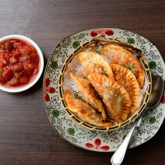 ラム揚げ餃子　サルサ添え