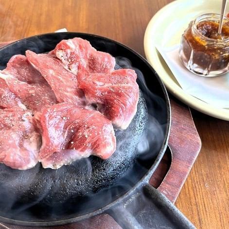 ラムロース石焼き　3種ソース添え