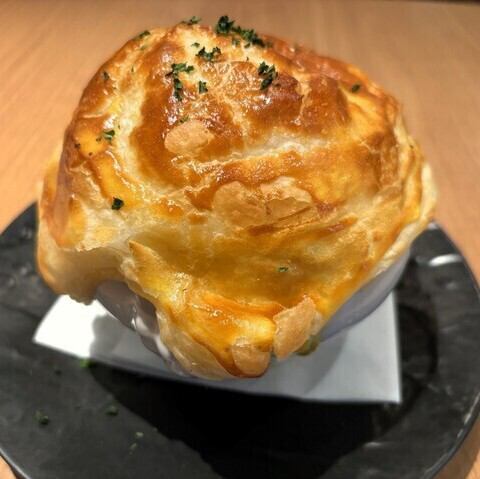 海老とキノコのトマトクリームポットパイ