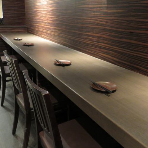 The counter seats can also be used for dates etc.