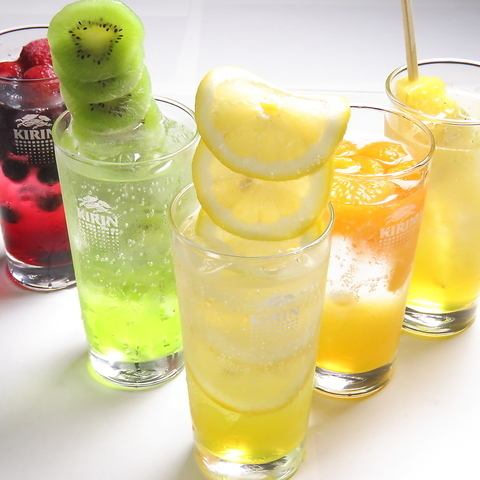 Enjoy with cute drinks, draft beer and skewers.