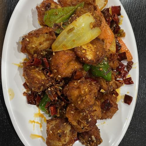Stir-fried chicken with chili peppers