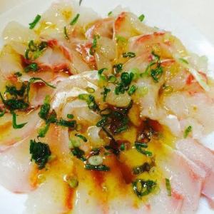 愛媛県産　真鯛のカルパッチョ　ジェノバソース
