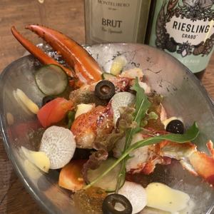 オマール海老とフレッシュ野菜のサラダ～オマールコンソメジュレをのせて～