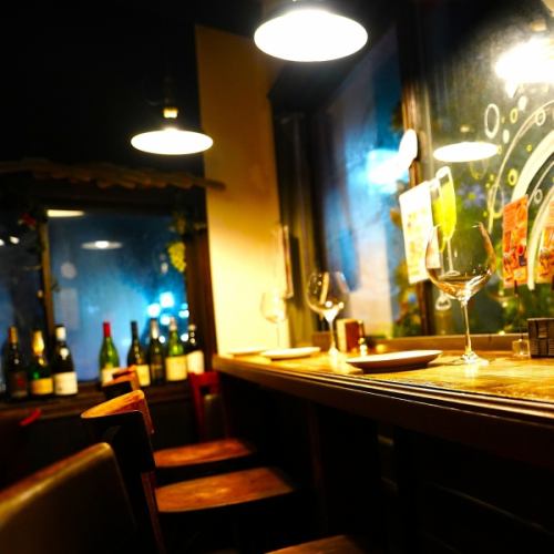 カウンターから外を眺めながら♪1杯からでもお気軽に♪