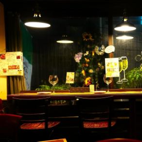 女性お一人様でも御気軽にどうぞ♪おつまみ３品セットやハーフサイズのサラダやピザ、パスタも御用意しておりますので、お気軽にお越しください。