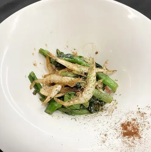 富山県産　白エビと菜の花のガーリックバター焼き