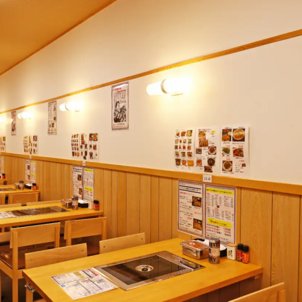 メニューには多彩な串カツが並び、どれを選ぶか迷う楽しさもあります。友人や家族と一緒に、熱々の串カツをシェアして、楽しい会話が弾む瞬間を体験してみてください