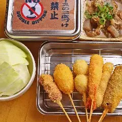まずはさらっと串カツ6本やキャベツやどて焼がついた大阪難波セット