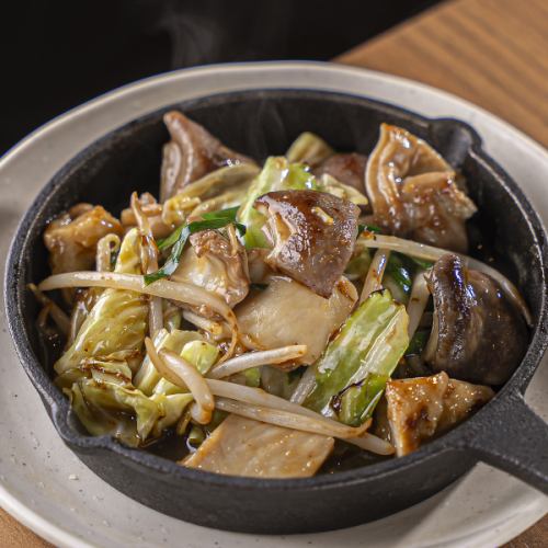 濃いめの味付けがクセになる◎豚のホルモン焼き