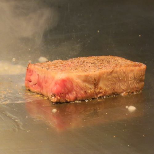 目の前で焼き上げます♪おいしい肉を追求し出した答え