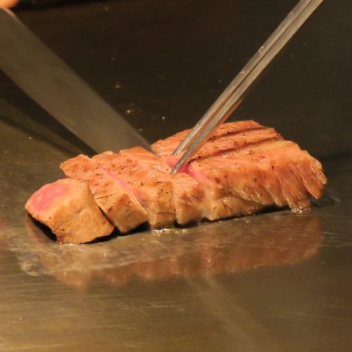 目の前でシェフが腕を振るいます♪ライブ感満載席が◎