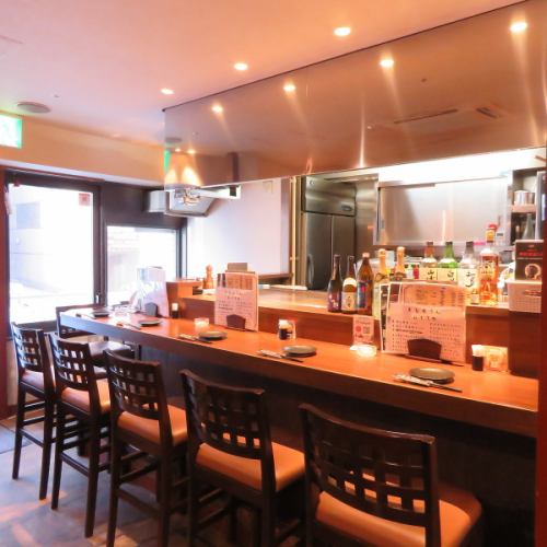 おしゃれな店内で味わう鉄板料理♪