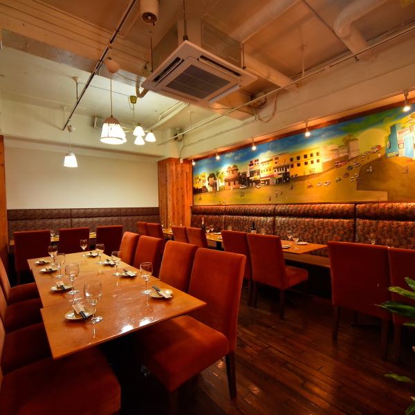 貸切最大80名様までご利用頂けます♪こだわりおしゃれ空間は時間を忘れて楽しいひとときをお過ごし頂けます。歓送迎会・女子会・誕生日会など各種飲み会で問い合わせ殺到中！店内はパーティだけではなくデートや友人同士でも良い夜がお過ごしできるよう精一杯おもてなし致します。