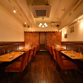 当店では、40～80名様のご宴会に対応する店内貸切を承っております。大規模なパーティー、企業イベント、結婚式の二次会など、さまざまなシーンでのご利用が可能です。おしゃれな内装のプライベート空間で、思い出に残る特別な時間をお過ごしいただけることでしょう。