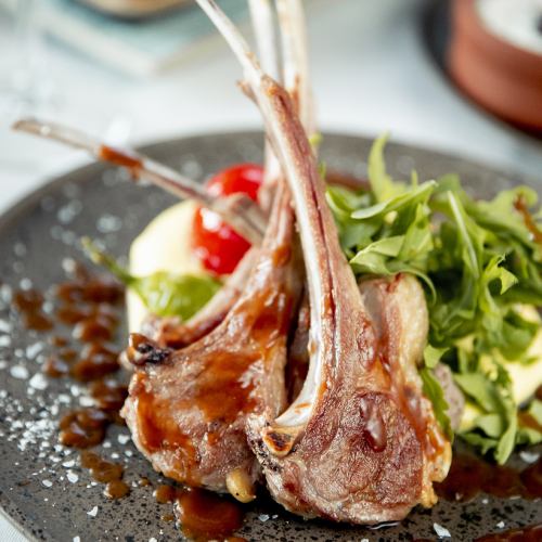 シェフ渾身の肉料理満載！