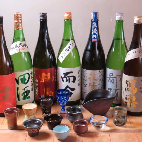 【豊富な様々な日本酒やクラフトジン！】当店は日本酒やウイスキー、クラフトジン等種類がとても豊富！お好きな酒器でお楽しみいただけることも当店の大きな魅力です♪