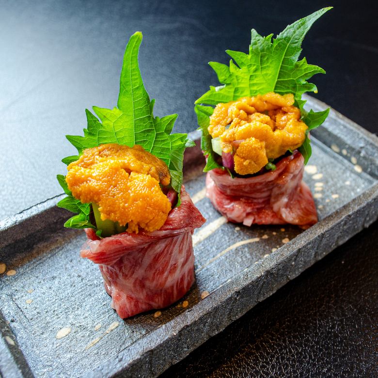 Wagyu beef topped with sea urchin, 2 pieces