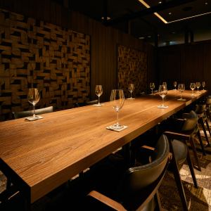 The private room can accommodate up to 12 people.As it is a completely private room, it can be used for various occasions such as business dinners.