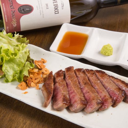 "Kuroge Wagyu Steak" where you can fully enjoy the flavor of lean meat *Price is for 100g