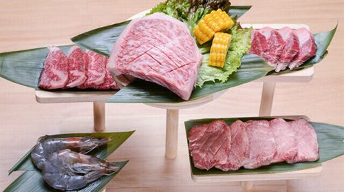 多彩な肉メニューを丁寧に提供する焼肉スタイル