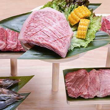 香ばしさ際立つ厳選赤身肉