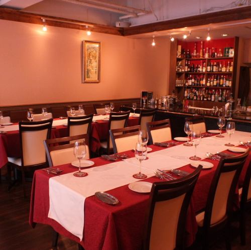 Private in an elegant and calm space.It is possible to reserve 15 people-seated 28 people / standing meal 60 people!