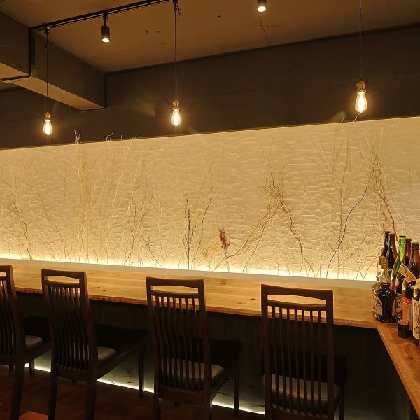 【おひとり様も大歓迎のカウンター席◎】カウンター席はお一人でのお食事や普段使いのデートでのご利用に最適！お仕事帰りの食事やご夫婦などでもフラッと立ち寄りやすい空間です♪