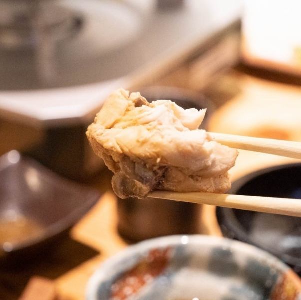 【デート、宴会向け】当店自慢の鶏のたたきや雑炊を中心に飲み放題もついた新コース　5,000円(税込）～