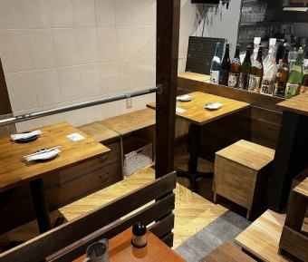 Two tables for two people can accommodate up to five people.