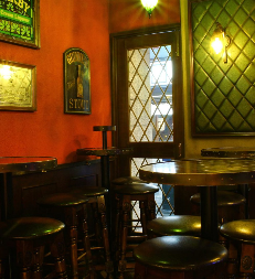 When it comes to beer pubs, the authentic style is to drink in high chairs♪In an authentic pub, it's common to enjoy a drink while moving around freely without assigning a seat! How to enjoy a pub! *This is a dedicated shisha space.Shisha is cheap and charge is 500 yen!