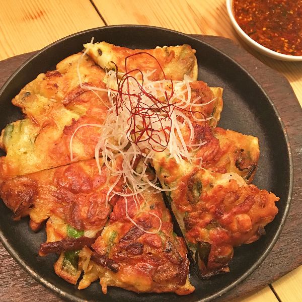 Among the manager's special dishes, the most recommended is the seafood pancake♪