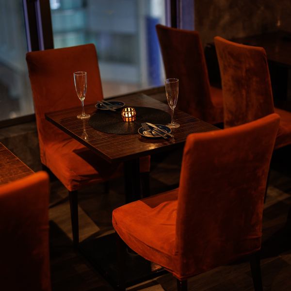 A multi-functional dining room that can be adapted to suit the number of people.The restaurant's flexible space design is appealing, allowing it to suit any occasion, from anniversary dates to private banquets for up to 80 people.