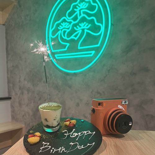 [For those celebrating their birthdays] Free Polaroid photo and birthday plate ♪