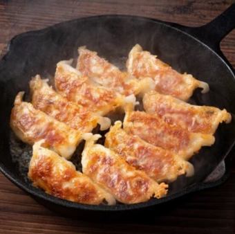 熱々鉄板チーズ餃子