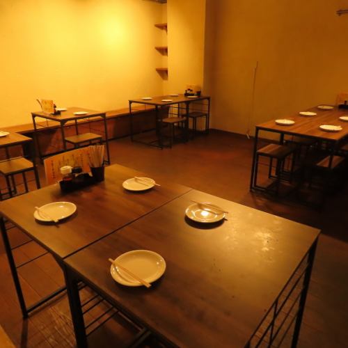 <p>本格的な焼き鳥や馬肉を大衆酒場でお手頃価格でご提供。お一人様やデート、大人数でのご宴会などにもおすすめです。お食事の時間にももちろん、お仕事帰りのサク飲みや宴会前の0次会、宴会後の二次会などの様々なシーンにも最適。お気軽にご利用ください。17時~翌3時まで営業しておりますので是非ご活用下さいませ。</p>