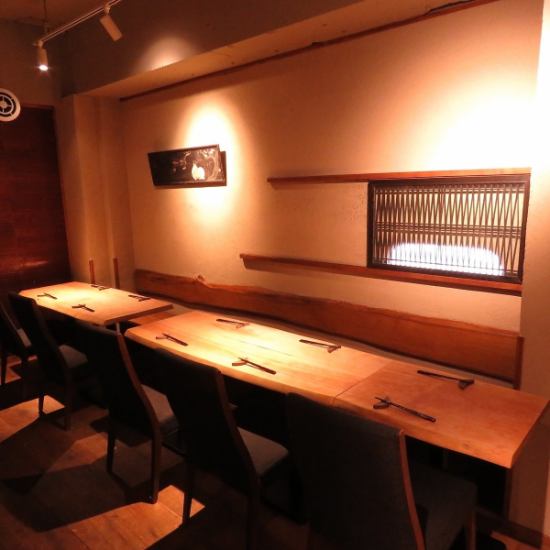 The private rooms with a relaxed atmosphere are perfect for adult dates.