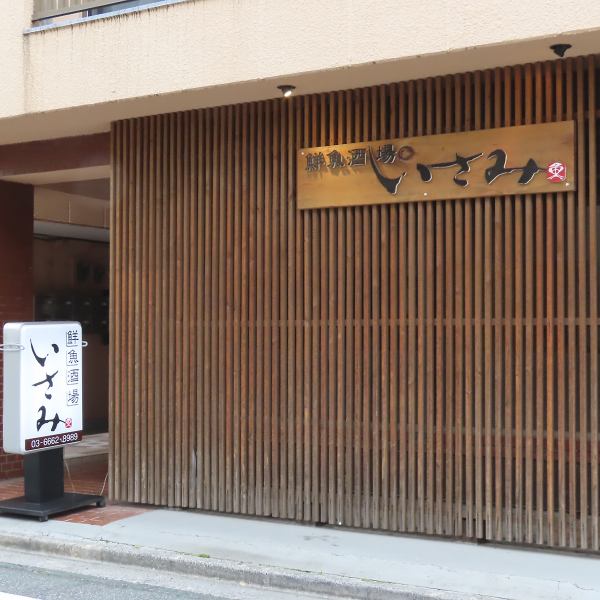 新小岩駅から少し足を伸ばすと、静かな住宅街にたたずむこのお店があります。周囲の喧騒を忘れ、落ち着いた空間で友人や家族との会話を楽しむのにぴったりです。個人店だからこそできる、店主のきめ細かな対応も当店の特徴です。日常から少し離れた、特別な時間をお届けします。