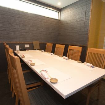 [Barrier-free table private room / up to 8 people] Wheelchair-accessible table complete private room.Perfect for a festive dinner party where 3 or 4 generations gather.It's easy to not take off your shoes, so it's recommended for business situations such as business negotiations.