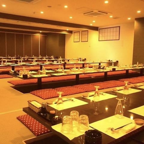 The private rooms with sunken kotatsu seats are comfortable and are popular with people of all ages.Please enjoy a relaxing and peaceful time for a long-awaited gathering or a company banquet.We can also provide a private room with horigotatsu for small groups, a private banquet room for 20 people, and a spacious private room for up to 144 people.
