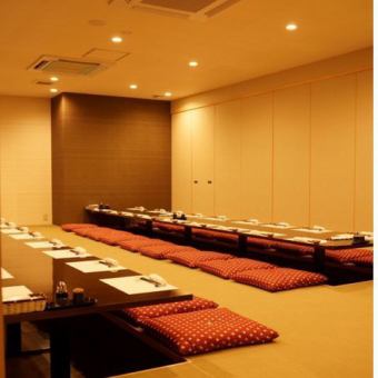 [挖掘Gotatsu私人房間/ 20〜46人] 我們可以連接房間並根據聚會的大小準備空間。寬敞的佈局便於移動座椅。非常適合您想要加深友誼的情況。一定要在優雅的日本空間舉辦校友會和慶祝聚會。