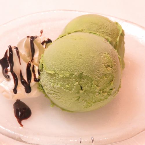 巧克力冰淇淋 / 香草冰淇淋 / 抹茶冰淇淋