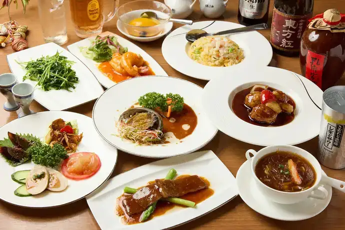 会食に相応しいコース料理や飲み放題付きコースもご用意しております。