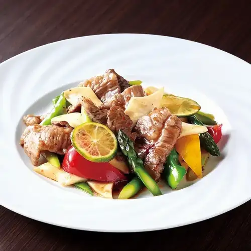 和牛ばら肉と彩り野菜の香辣醤炒め