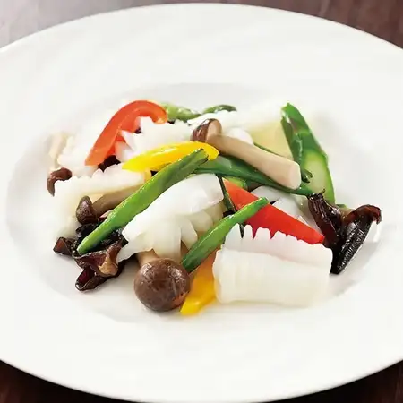 紋甲イカと野菜の塩炒め