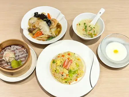 ハーフ五目焼きそば&ハーフかに炒飯セット